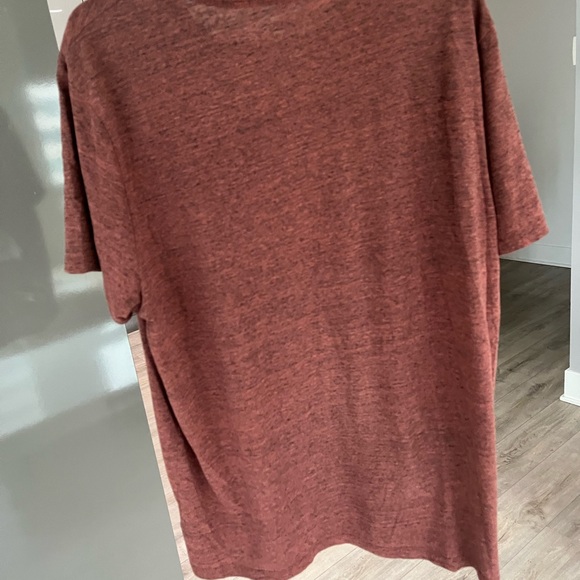 🔴 Elevate Your Wardrobe with this Stylish Red T-Shirt! - Picture 2 of 3